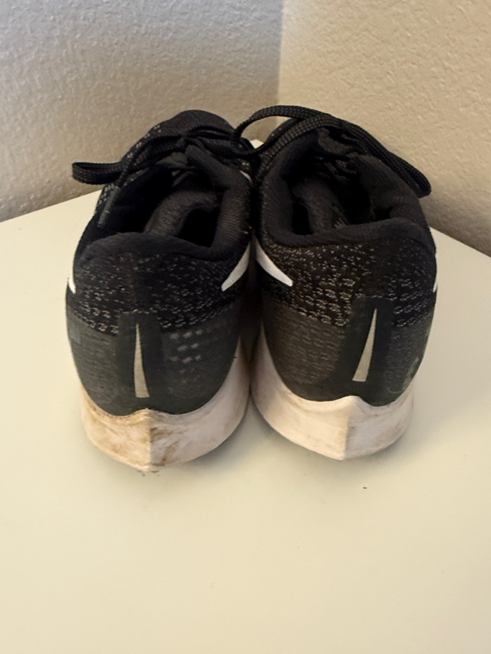 MENS Nike Black Running Sneakers with White Swoosh - Picture 5 of 6